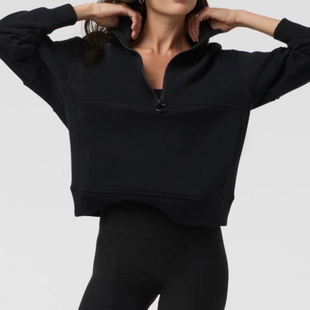 Vuori Women's Black Zip-Up Top